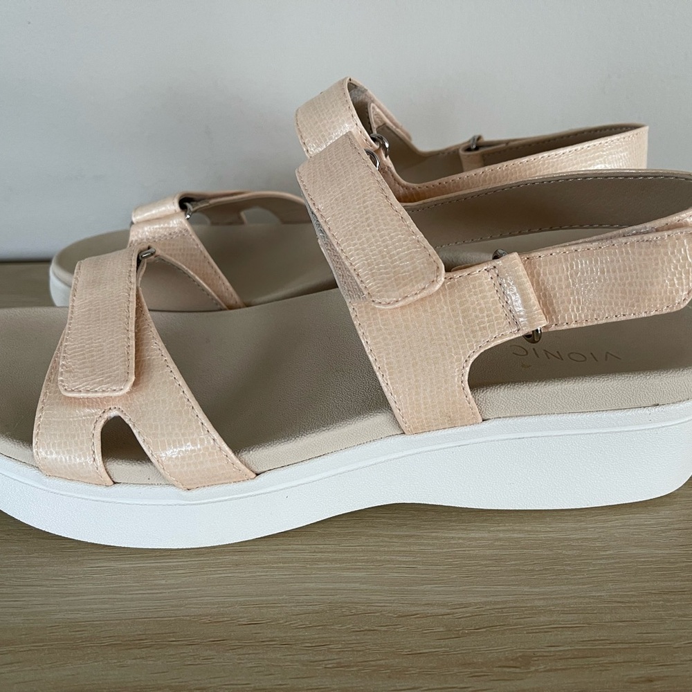 Vionic Nude Blush Platform Sandals Size 10 Adjustable Comfort